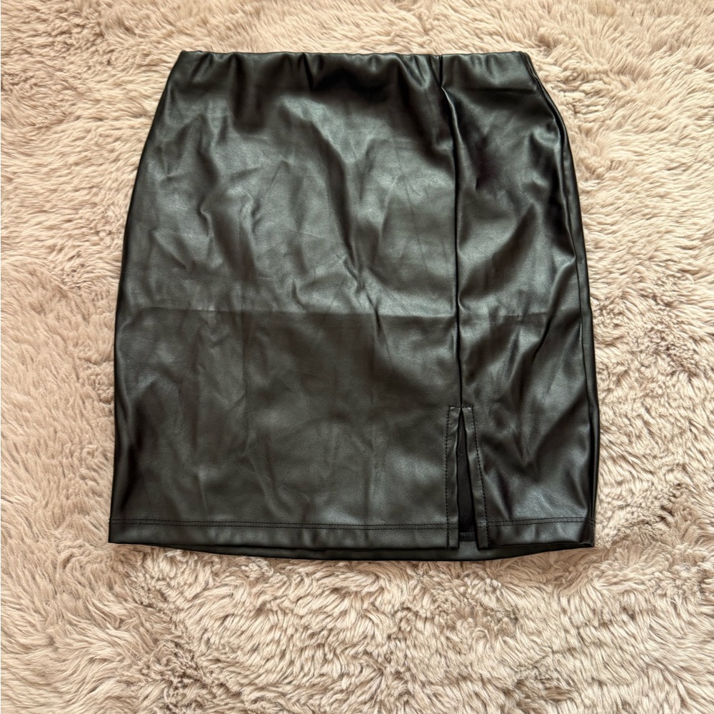 Black Knee-Length Pencil Skirt for Night Out